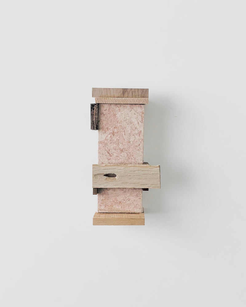 高橋 遥｜Haruka Takahashi 《henonis》 / 145×80×57mm / beeswax, cotton sheeting, persimmon tannin, wood